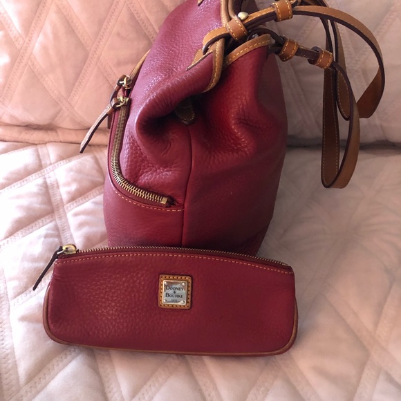 Dooney & Bourke Red Large Handbag with matching Makeup Bag - Picture 3 of 14